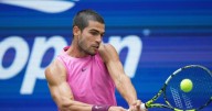Carlos Alcaraz da una clase magistral ante un combativo Novak Djokovic y se mete en la final del US Open