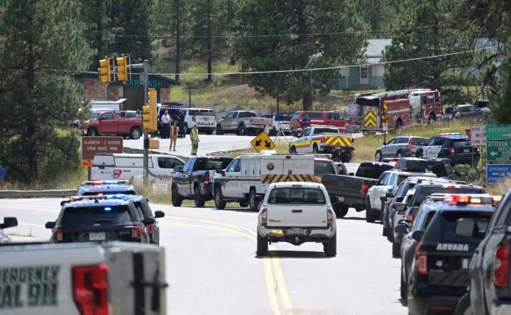 Tiroteo en secundaria de Colorado deja tres heridos; entre ellos estaría el presunto autor del ataque