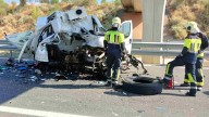 Brutal colisión en Navarra entre un camión y una furgoneta con un hombre de 33 años gravemente herido