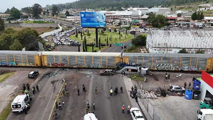 Atlacomulco: 44 personas reciben alta tras choque de tren y autobús