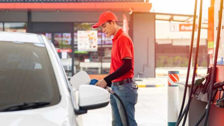 El mito relacionado con el tanqueo de gasolina extra, esto dicen expertos
