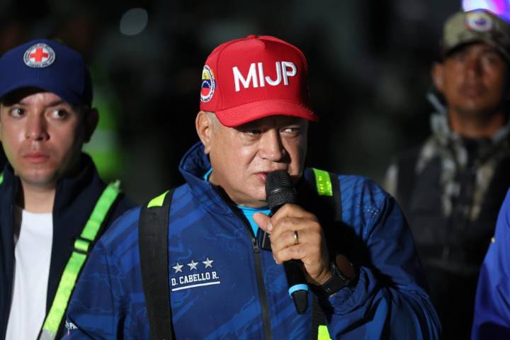Diosdado Cabello pide a los venezolanos prepararse en «todos los frentes»...