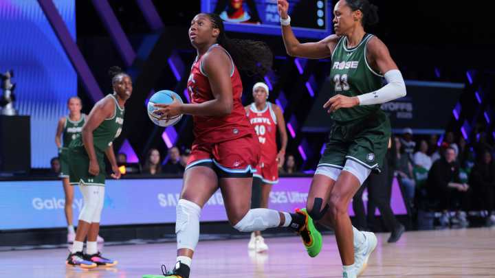 Which former South Carolina players participate in Unrivaled in 2026?