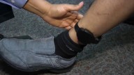 Las pulseras de protección a víctimas de violencia de género llevan meses fallando More