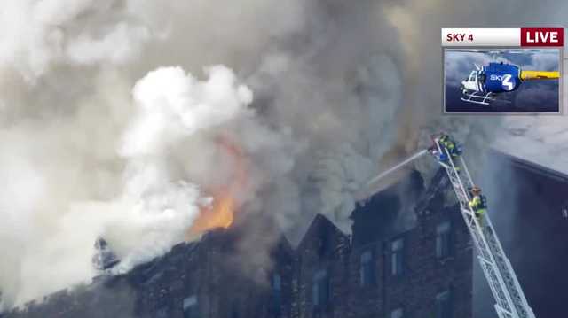 Pittsburgh fire in Squirrel Hill: Sky 4 flies over Forward Avenue