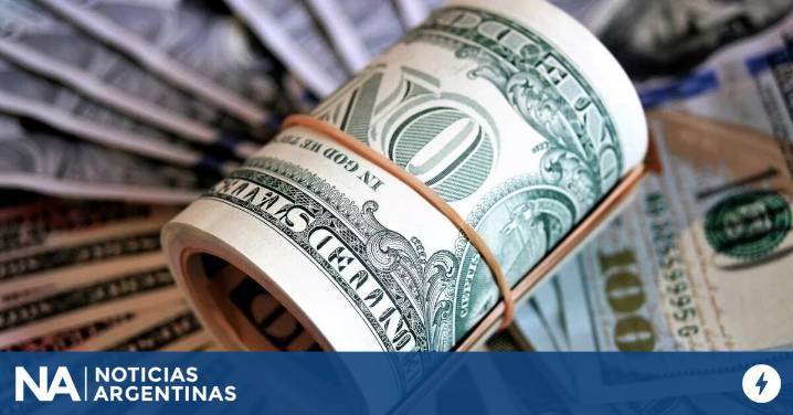 El dólar oficial marcó un salto en su precio y cerró por encima de los $1.400 tras la elección bonaerense