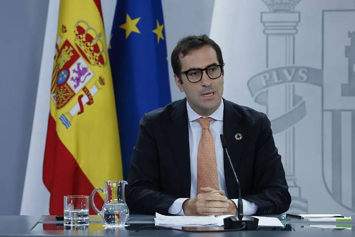 Moody's y Fitch se unen a S&P y también mejoran la nota a España por la "fortaleza de su economía"