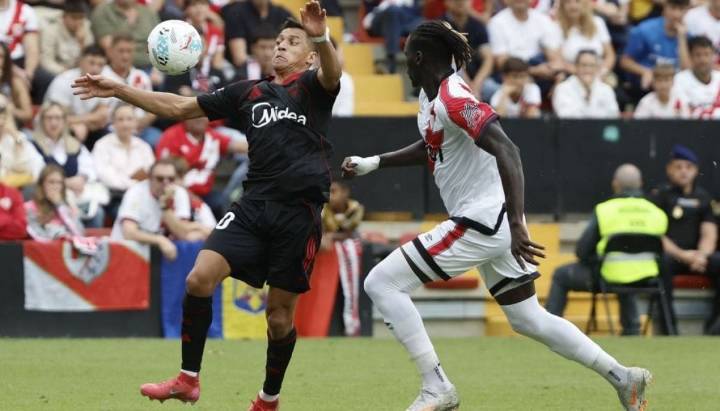 "Parece un chaval de 20 años": Sevilla derrotó al Rayo Vallecano y así evaluaron los hinchas a Alexis Sánchez