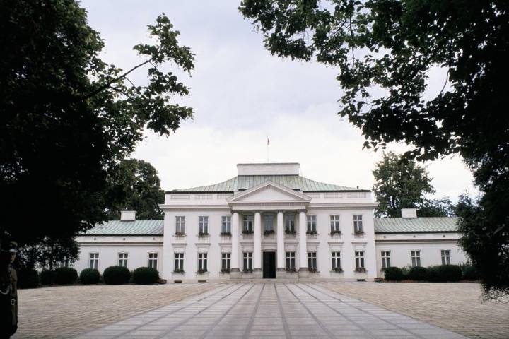 Two suspects arrested after flying drone over Poland's presidential palace