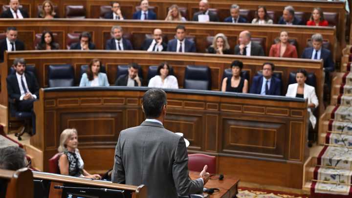 Sánchez ve a Feijóo "mimetizado" con Vox y este le afea su "miedo" a los jueces
