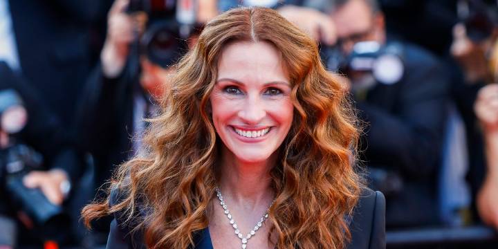 Julia Roberts and Niece Emma Roberts Turn Heads at Celebration Dinner in First Joint Appearance in 13 Years