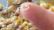 Padres denunciaron que alumnos hallaron vidrio en la comida del comedor de la EPEA 2 de Plottier