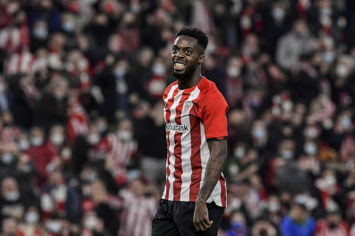 Hincha que lanzó insulto racista a Iñaki Williams en liga española, evita prisión con acuerdo