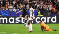 “Autogol de Davinson Sánchez ayuda a Frankfurt a igualar contra Galatasaray en debut de Champions”