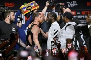 Crawford chases history in super middleweight title showdown with Alvarez