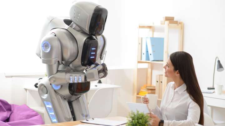 Jorge Alcalde, divulgador científico, sobre los próximos robots: "Se trata de entender aquello que llamamos imaginación"