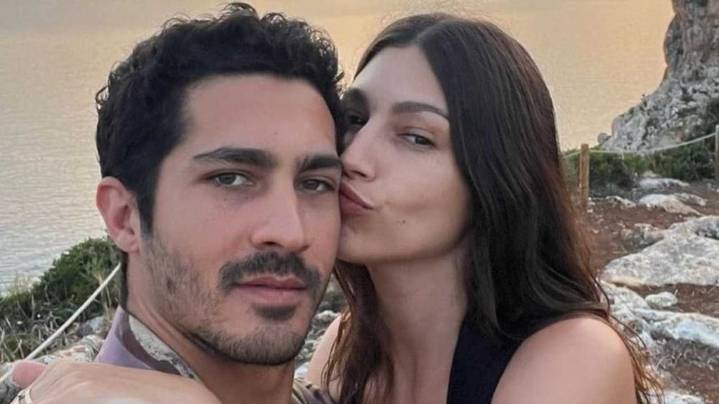 Úrsula Corberó anunció que está embarazada del Chino Darín y mostró su pancita: “Esto no es IA”