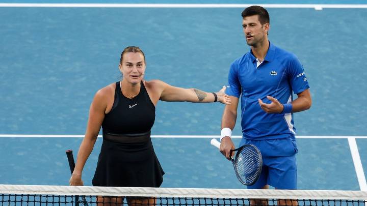 La bielorrusa Aryna Sabalenka es blanco de críticas por dejar por fuera del top de mejores tenistas a Novak Djokovic