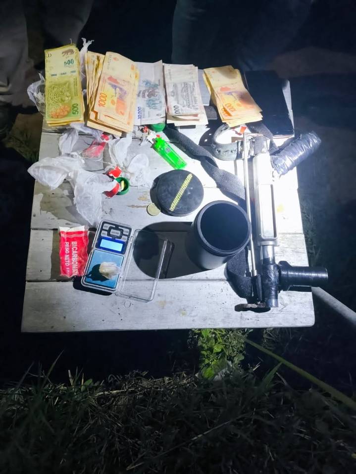 Detuvieron a dos hombres en Resistencia por venta de droga: secuestraron cocaína y un arma tumbera