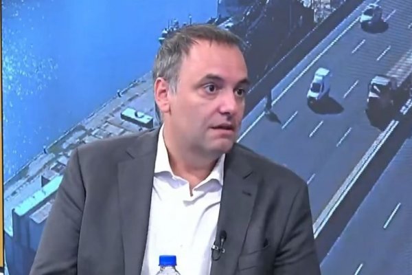 Reapareció Manuel Adorni con periodista amigo: "No les explicamos de manera simple a los bonaerenses..."