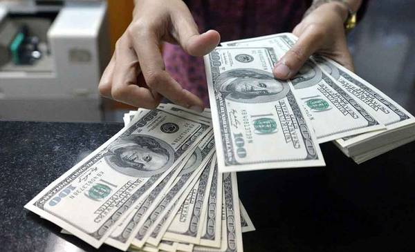 A cuánto abren el dólar oficial y el blue este lunes tras la semana negra