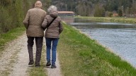 Un matrimonio se jubila después de 50 años al frente de una ferretería de barrio y da el consejo definitivo