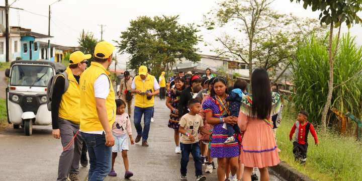 Regresan a Bogotá decenas de indígenas emberá por temor a grupos armados: denuncian amenazas del ELN en sus territorios