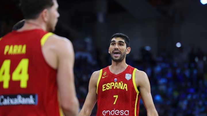 España sucumbe en un drama ante Italia