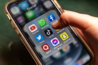 Estados Unidos planea que millones de personas revelen sus datos de redes sociales para realizar trámites migratorios