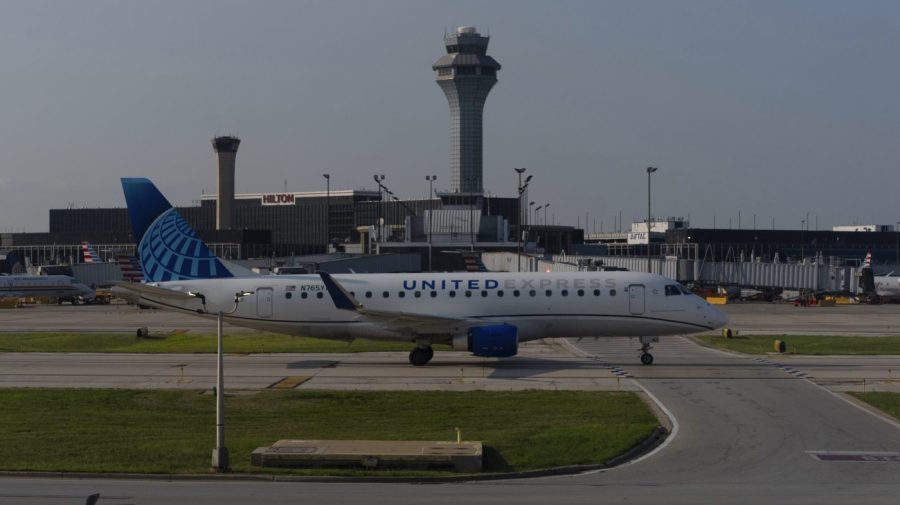United, American airlines experience technical issues