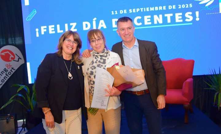 Se realizó un emotivo acto en homenaje a la trayectoria docente