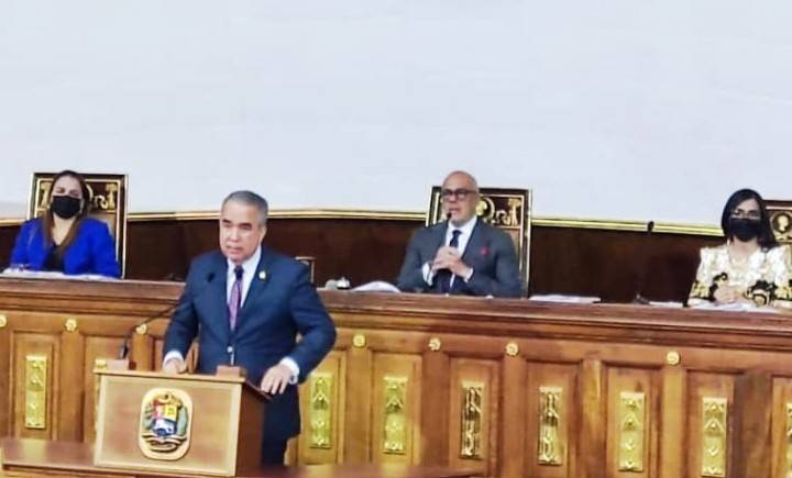 «Es impostergable un aumento general de sueldos y salarios anclados a una divisa fuerte»