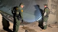 Cortaban rejillas de desagües para pasar migrantes: enfrentarán cargos