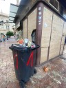 Abandono en los puestos de flores de la plaza del Ayuntamiento