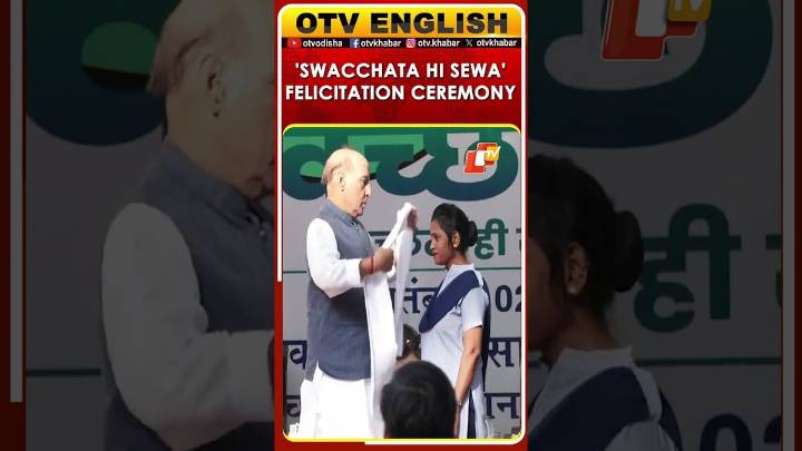 Rajnath Singh Honours Sanitation Workers At Army HQ; Top Defence Chiefs Attend