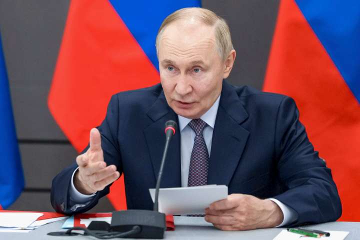 Russia launches a large-scale attack on Ukraine, killing 3 and wounding dozens
