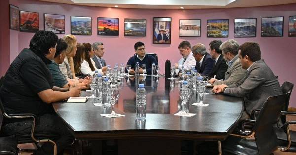 Vidal encabezó una mesa de trabajo con mineras y la UOCRA: avanza la modificación de la Ley 70/30