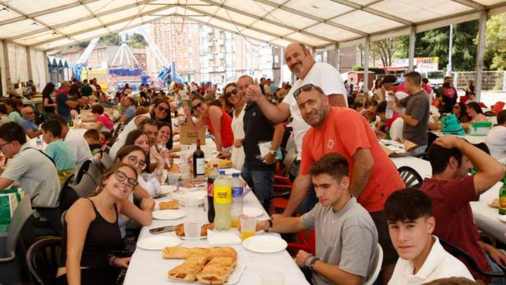 Versalles sirve un menú en el que "no falta de nada" ( y de postre, tarta de queso)