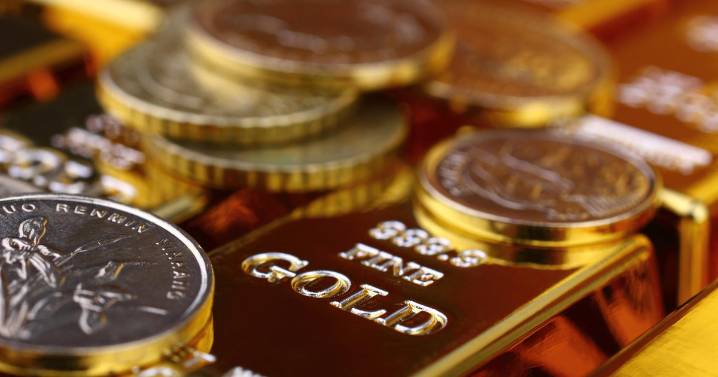 Should you invest in 1-ounce gold bars and coins this fall? Here's what experts say.
