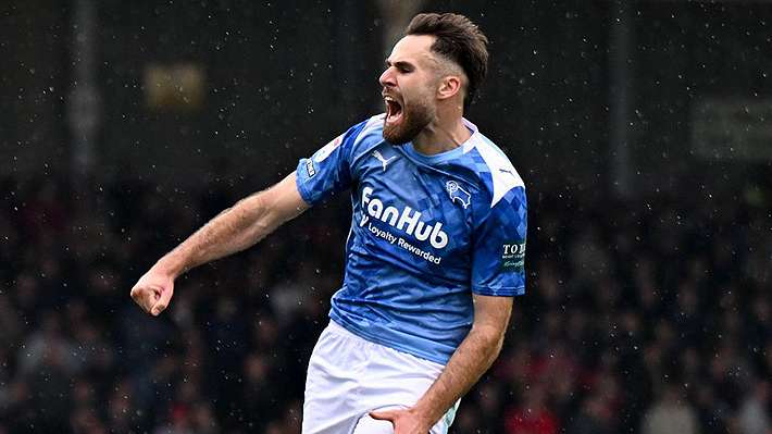 Tremendo elogio para Ben Brereton tras su golazo en Inglaterra... Revive el tanto con caño incluido El chileno marcó su primer gol en su nuevo club.