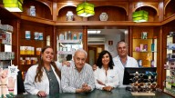 Medio siglo de la farmacia más familiar de Vigo