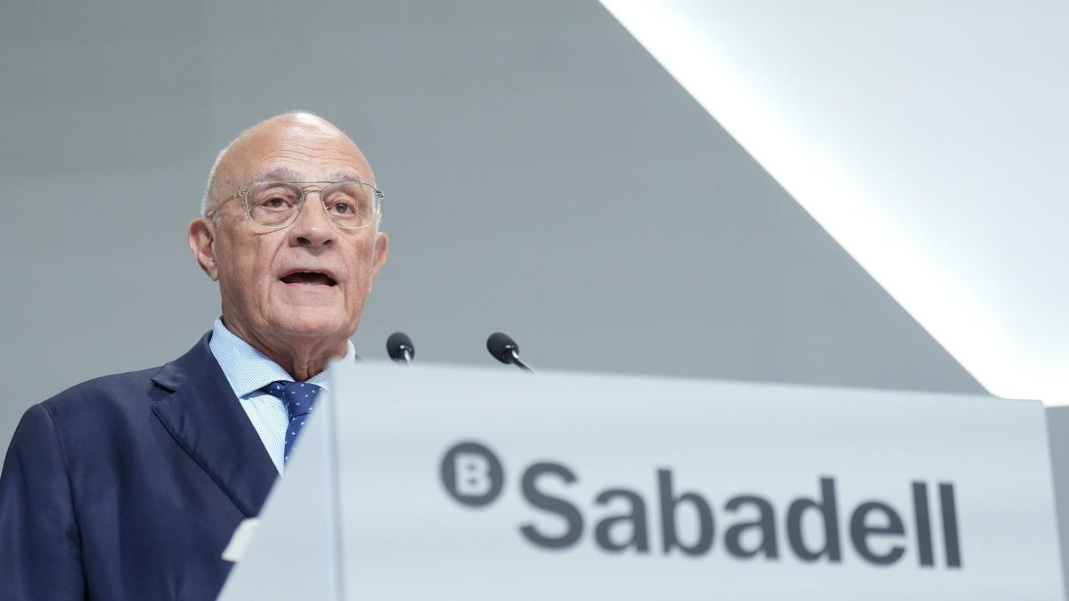 El Consejo del Sabadell decide hoy sobre la oferta mejorada del BBVA en la opa