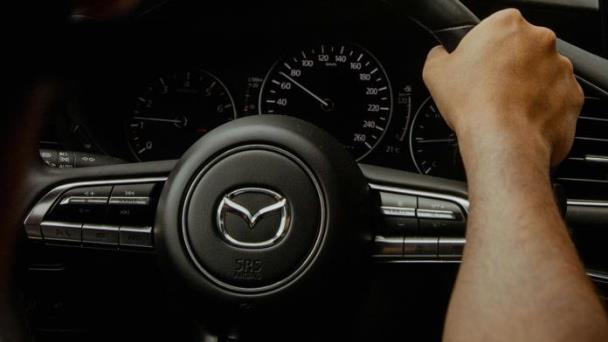 Profeco llama a revisión a 1.341 vehículos de Mazda, por un defecto en una luz indicadora