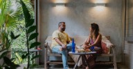 Cotillear en pareja podría fortalecer la relación