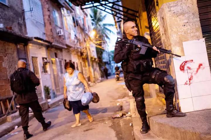 Río de Janeiro: El policía que mate a un delincuente tendrá como premio un sueldo extra