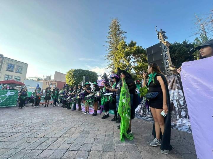 Feministas marchan en Querétaro para exigir la despenalización del aborto