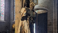 Consternación en Francia después de que incendien una Virgen María en una iglesia durante la misa