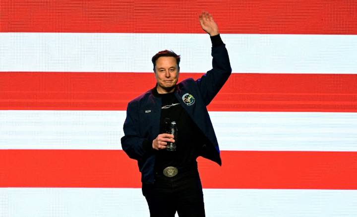 Tesla propone un bonus sin precedentes a Musk de un billón de dólares