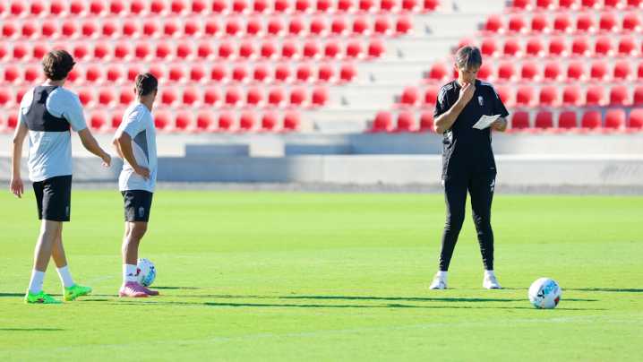 Pacheta busca el puzle perfecto en el Granada CF entre seis hombres compatibles