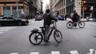 Aumentan accidentes relacionados con el uso de patinetas y bicicletas eléctricas en EE.UU.